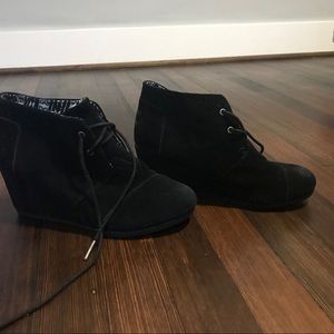 NWOT Toms Suede Desert Wedges